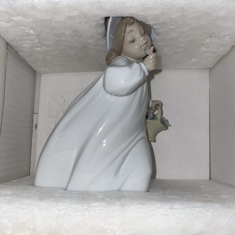 Lladro 6685 Happiness - Brand New In Box